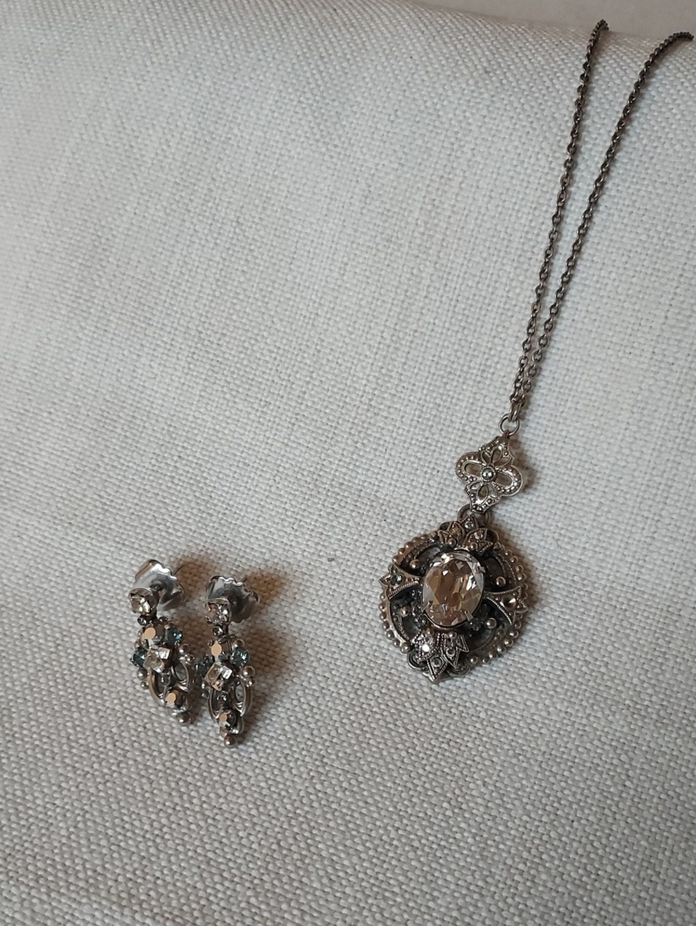 Sorrelli Vintage-Inspired Silver Necklace and Earring Set with Clear Stones